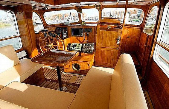 back to classic motor yachts